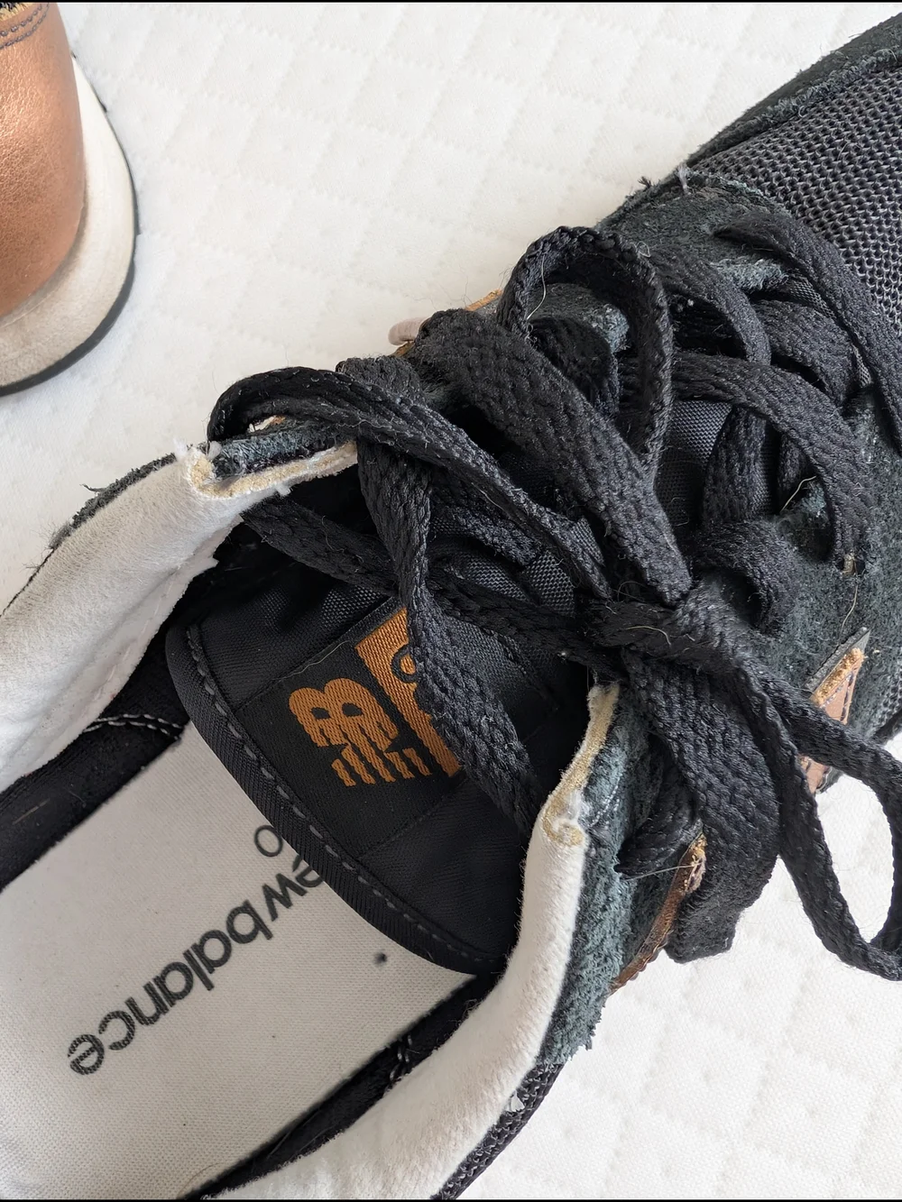 New Balance Womens 520 WL520SNC Black Rose Gold Sneakers Size 7.5 Suede Retro - Picture 14 of 16